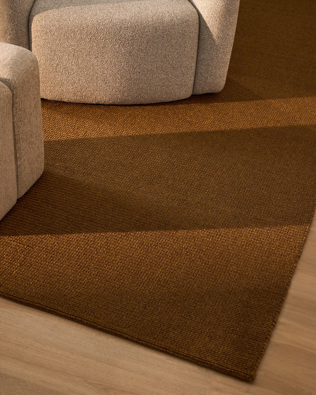 Brauner Outdoor Teppich Turiane aus 100% Polypropylen, 200 x 300 cm, mit Minigeflechtstruktur und wendbarem Design.
