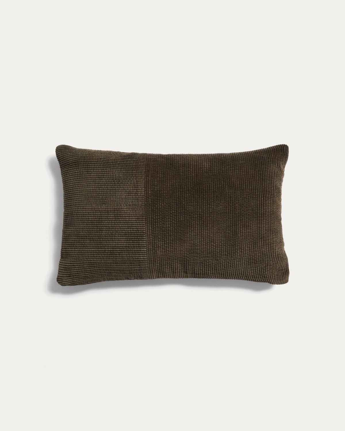 Grüner Kissenbezug Seliria aus Cord mit 100% Baumwolle, rechteckige Form, Grösse 30 x 50 cm, von Kave Home für Dekokissen.
