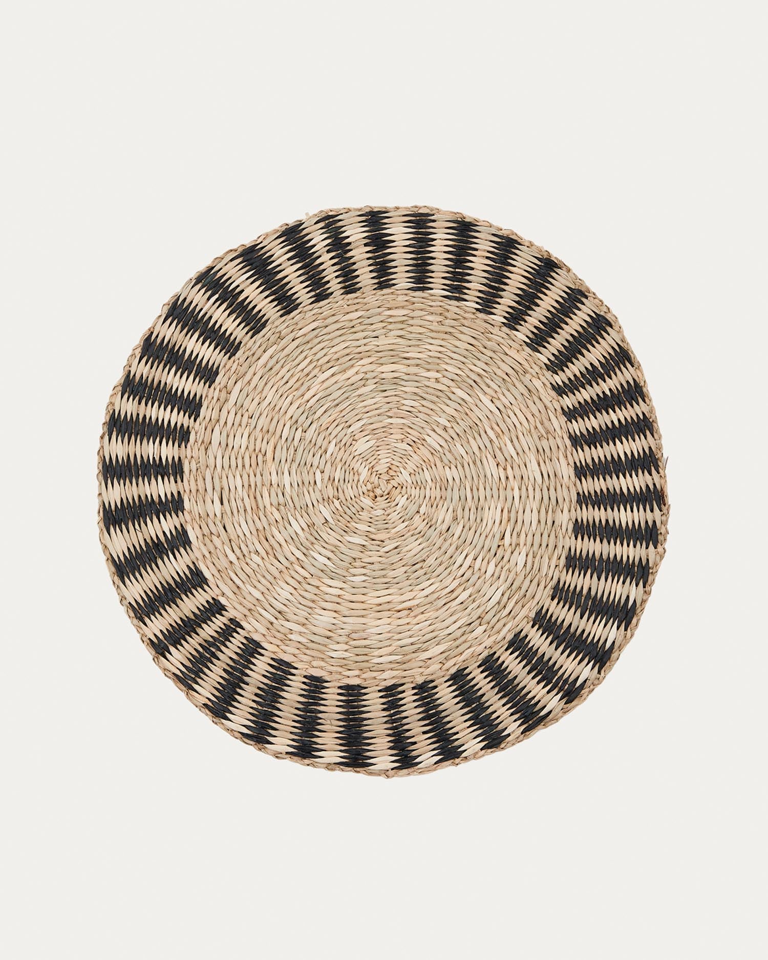 Arta 2er Tischset aus Naturfasern mit naturfarbenem und schwarzem Finish Ø 35 cm in Natur präsentiert im Onlineshop von KAQTU Design AG. Tischset ist von Kave Home
