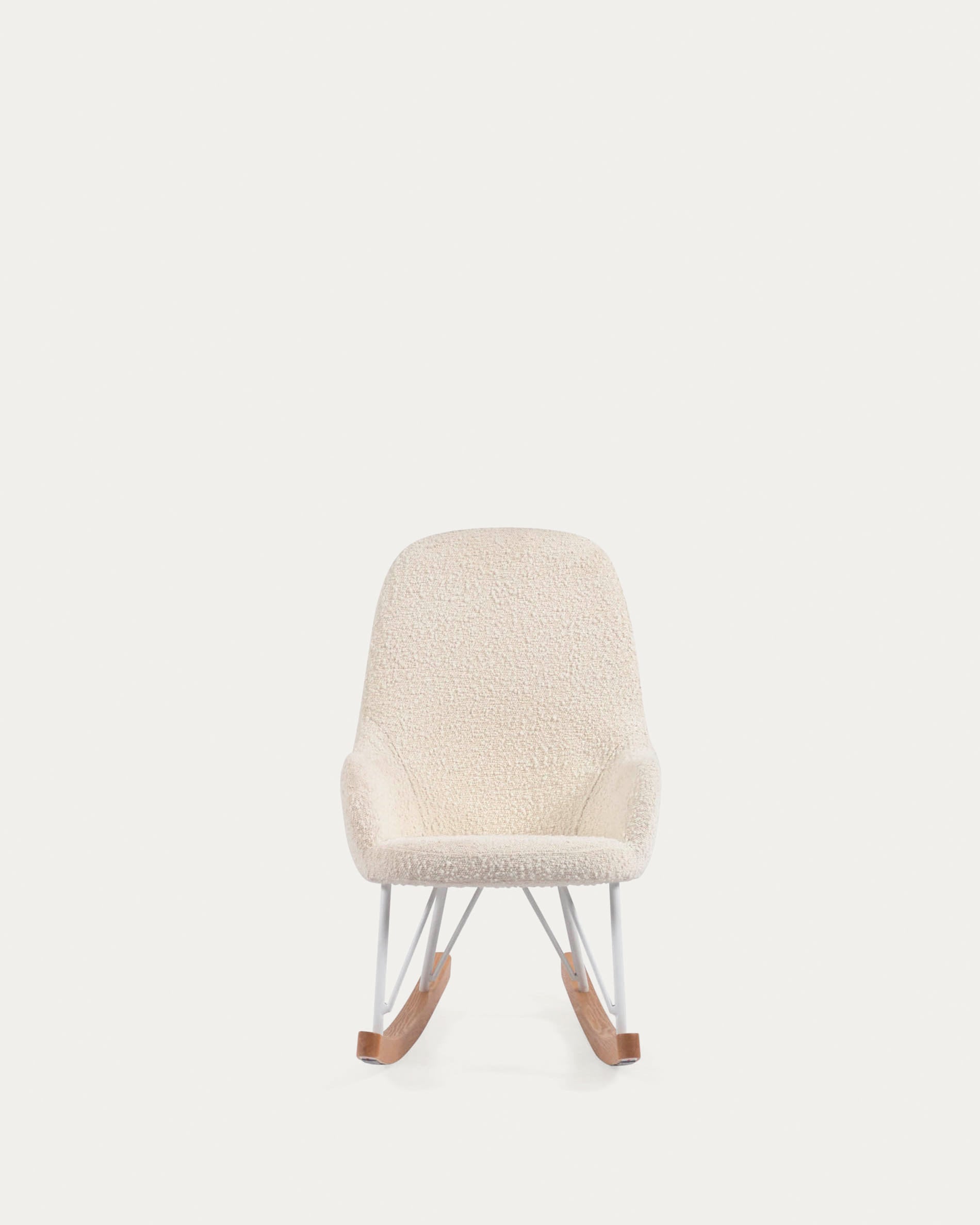 Der Joey Schaukelstuhl für Kinder vereint Komfort und Stil mit seinem weißen Bouclé-Stoff, ideal für entspannte Spiel- und Lesezeiten.