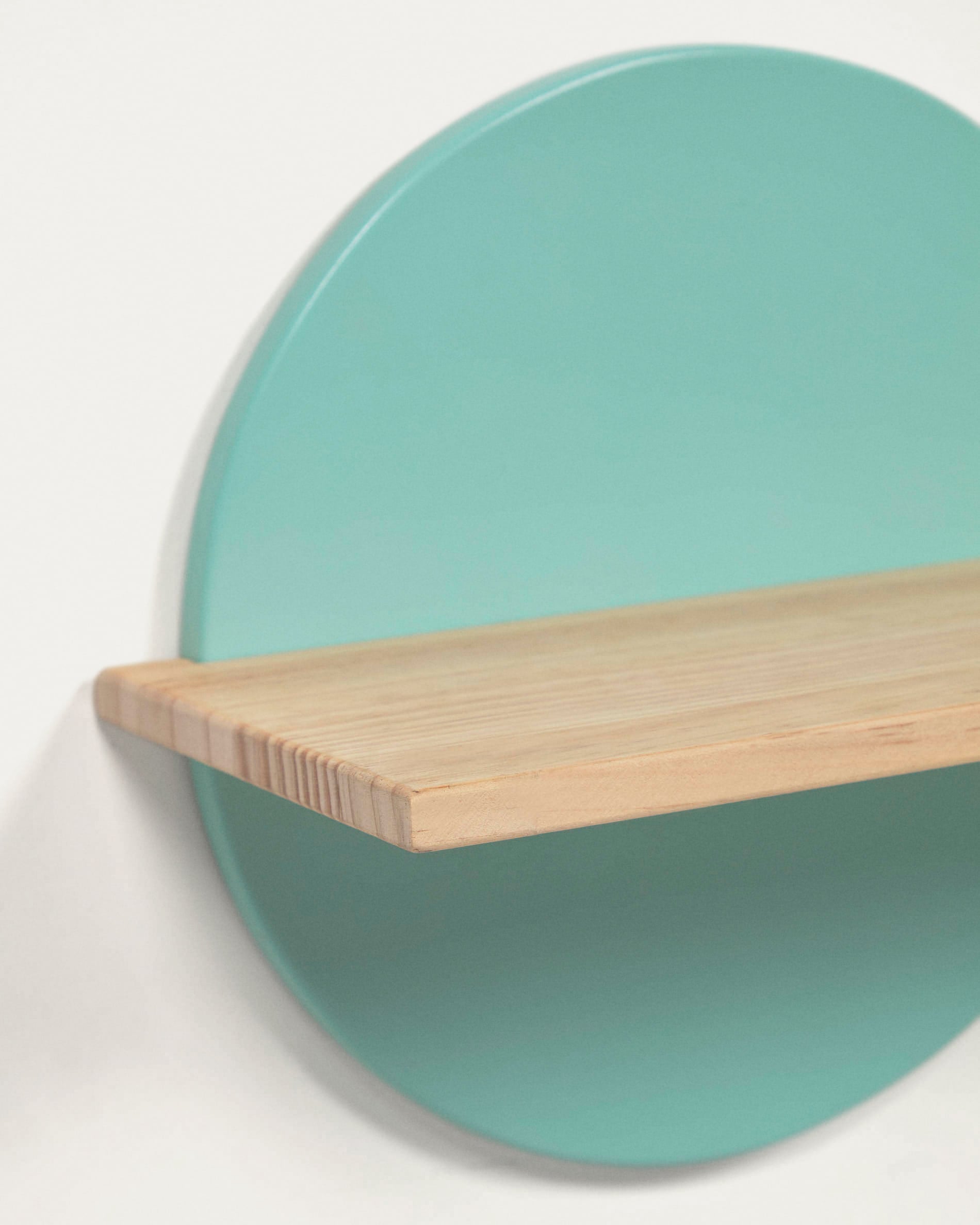 Charmantes Diti Regal aus massiver Kiefer und buntem MDF in Weiss und Türkis, 60 x 26 cm, perfekt für Kinderzimmer und Aufbewahrung.