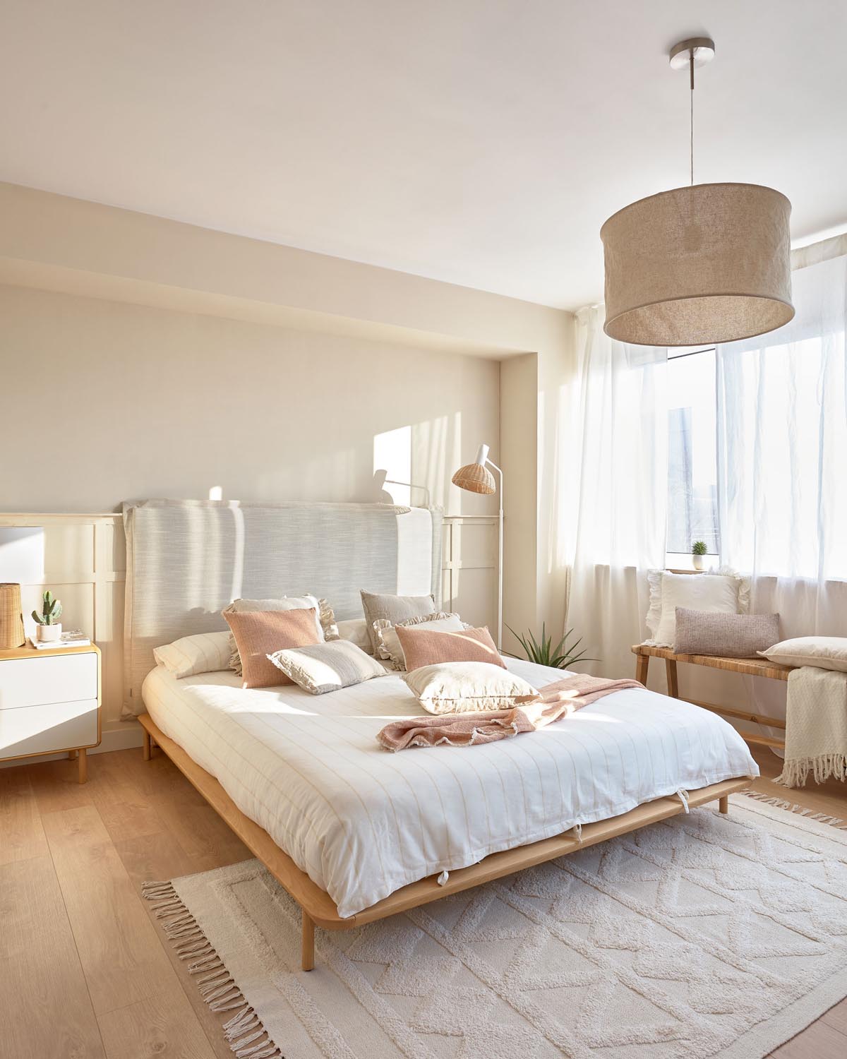 Elegantes Anielle Bett aus Esche, perfekt für 160x200 cm Matratzen.