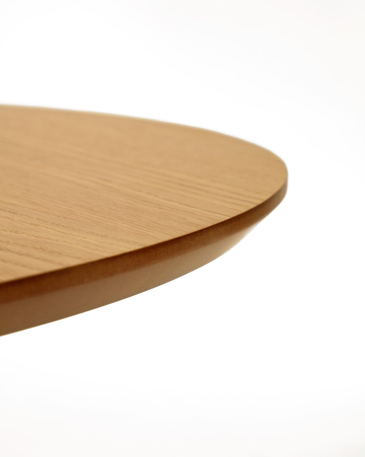 Oqui ovaler Ausziehtisch in Eichenfurnier und Beine aus Massivholz Ø 140 (220) x 90 cm in Natur präsentiert im Onlineshop von KAQTU Design AG. Esstisch ist von Kave Home