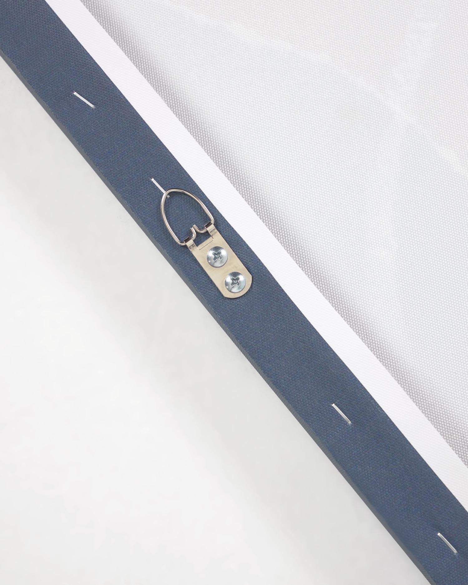 Verleihen Sie Ihrem Raum mit dem Zoeli Leinwandbild in Blau und Rot einen modernen Touch. Ein einzigartiges Kunstwerk, das Stil und Persönlichkeit ausstrahlt!