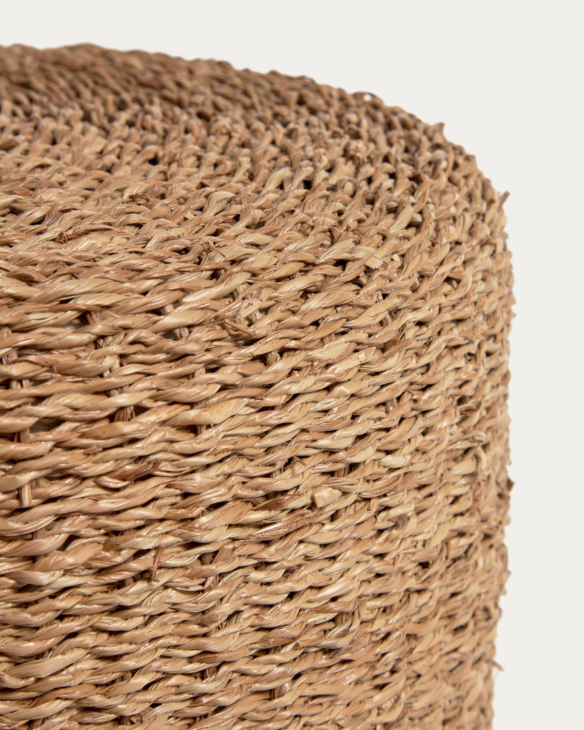Someina runder Hocker aus Naturfasern Ø 40 cm in Natur präsentiert im Onlineshop von KAQTU Design AG. Pouf ist von Kave Home