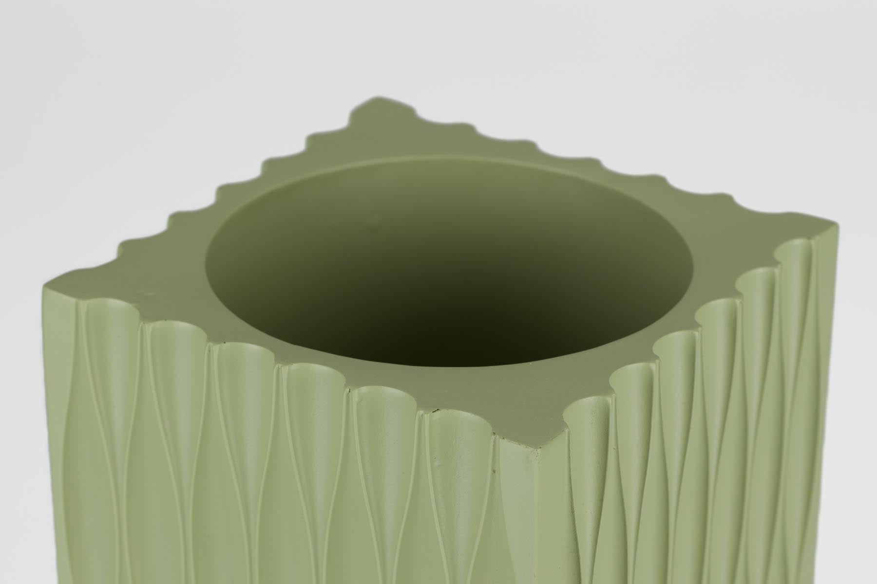 Riley Vase in Stone Green präsentiert im Onlineshop von KAQTU Design AG. Vase ist von Zuiver
