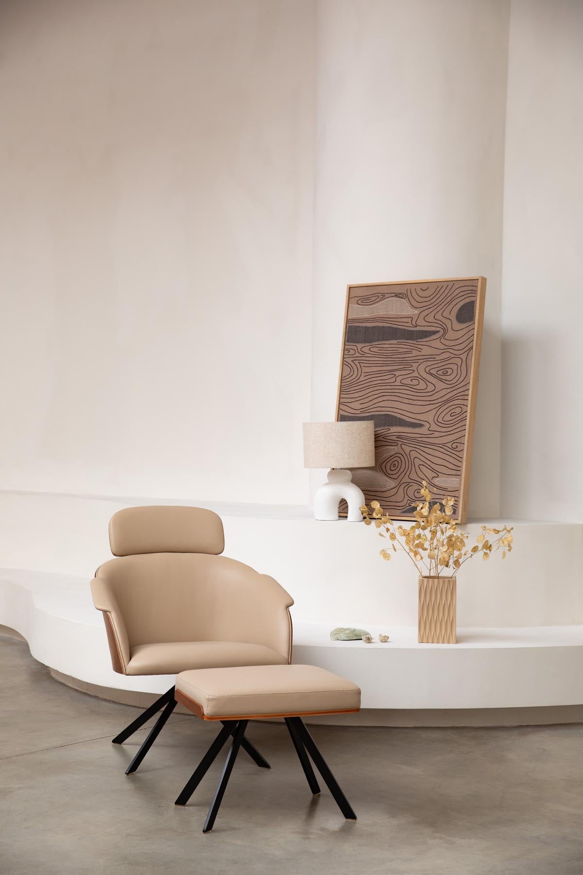 Frie Sessel in beige präsentiert im Onlineshop von KAQTU Design AG. Sessel ist von Zuiver