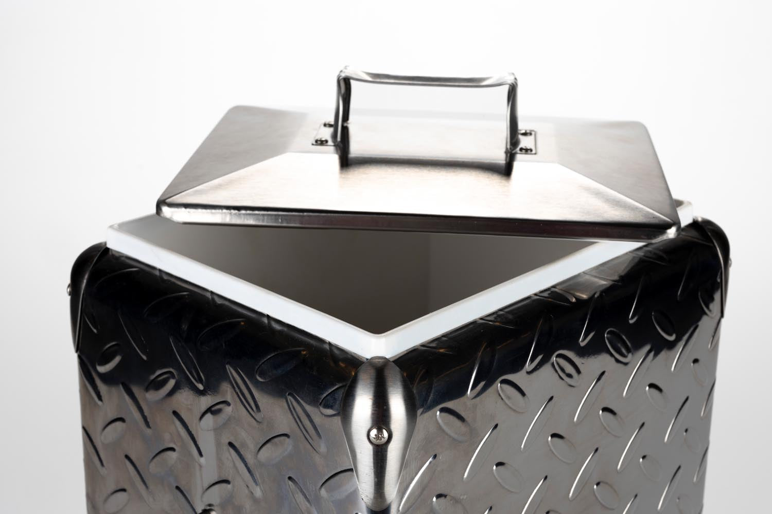 Der Zuiver Cooler Be Heavy: Eleganter Getränkekühler, langlebig, praktisch und perfekt für Partys und Events.