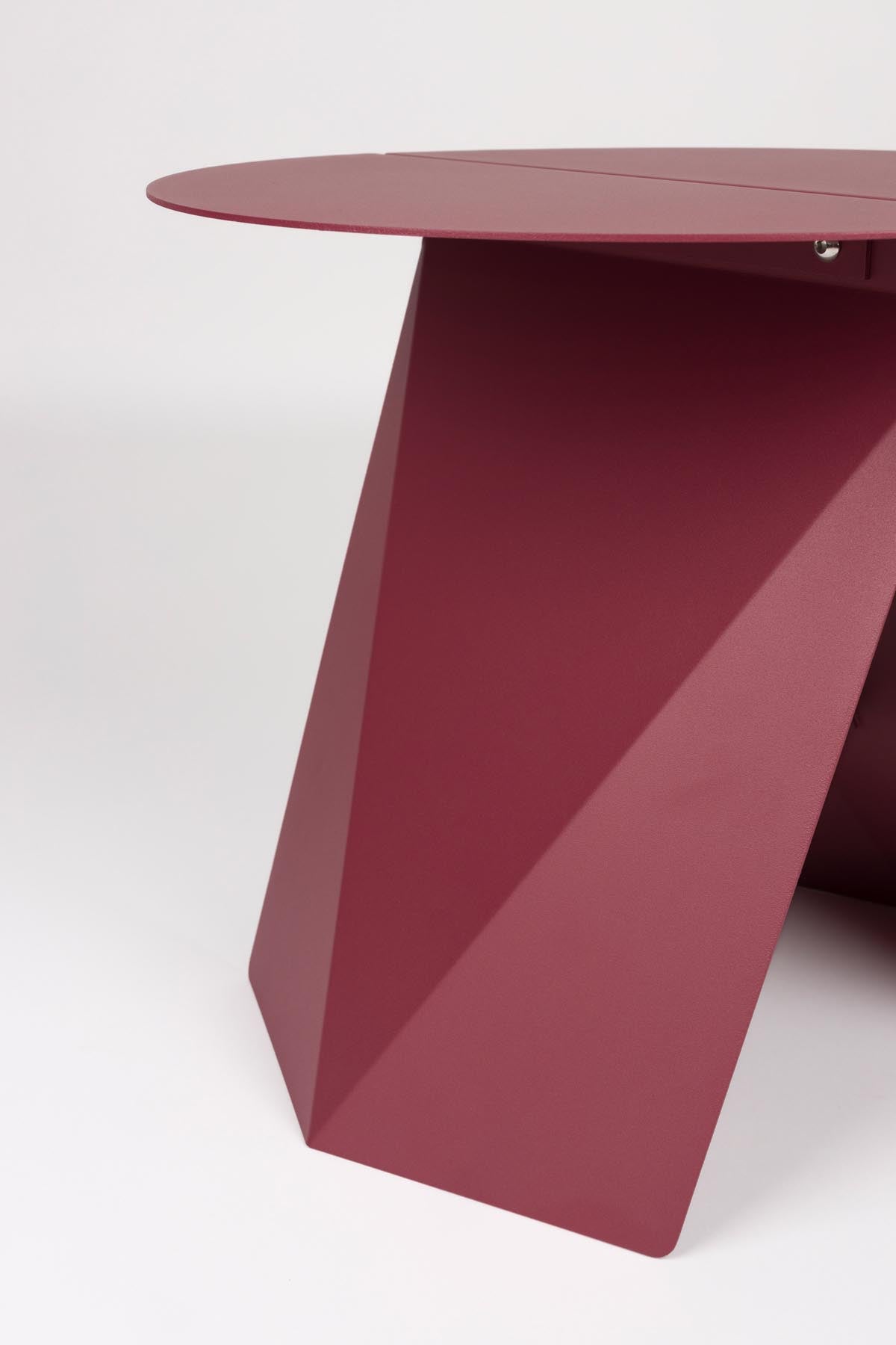 Beistelltisch Foldy in Rot präsentiert im Onlineshop von KAQTU Design AG. Beistelltisch ist von Zuiver