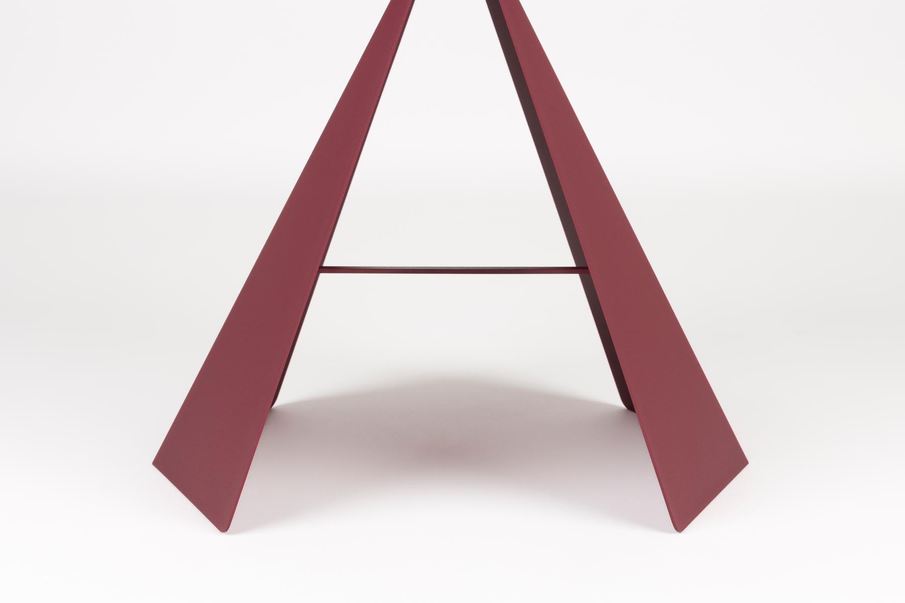 Beistelltisch Foldy in Rot präsentiert im Onlineshop von KAQTU Design AG. Beistelltisch ist von Zuiver