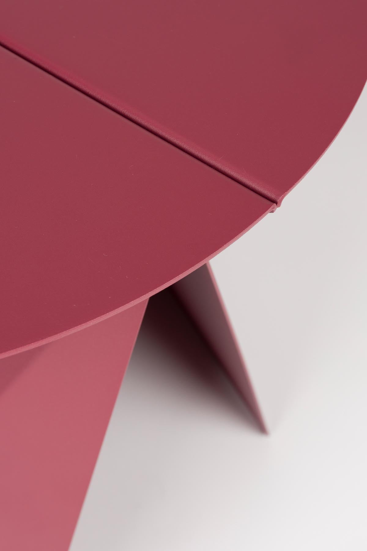 Beistelltisch Foldy in Rot präsentiert im Onlineshop von KAQTU Design AG. Beistelltisch ist von Zuiver