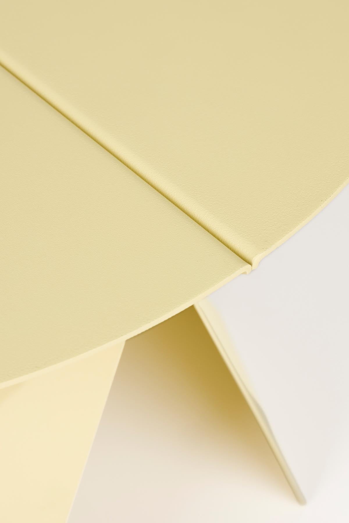 Beistelltisch Foldy in Gelb präsentiert im Onlineshop von KAQTU Design AG. Beistelltisch ist von Zuiver