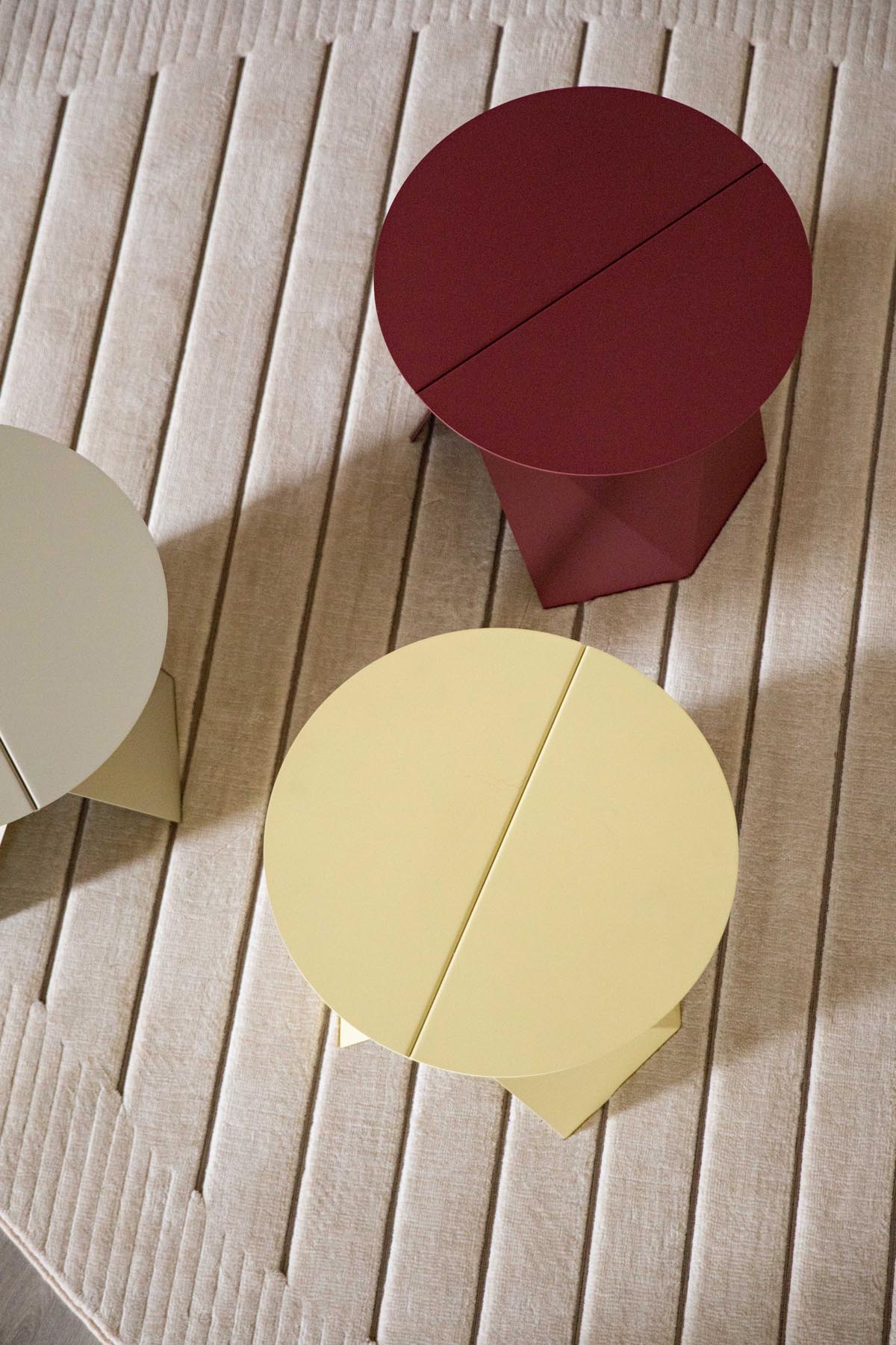 Beistelltisch Foldy in Gelb präsentiert im Onlineshop von KAQTU Design AG. Beistelltisch ist von Zuiver