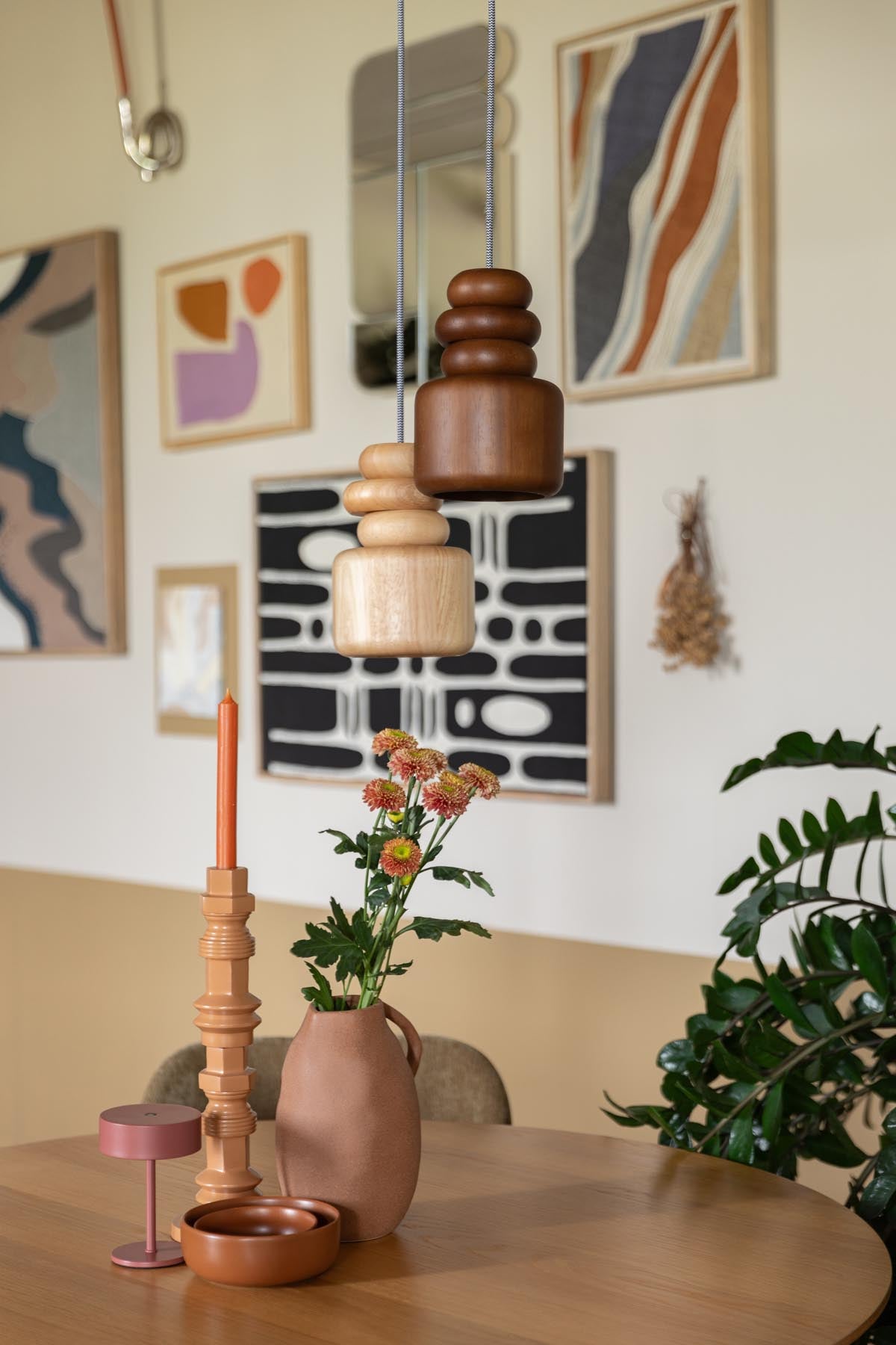 Pendellampe Dicky in Walnuss präsentiert im Onlineshop von KAQTU Design AG. Pendelleuchte ist von Zuiver