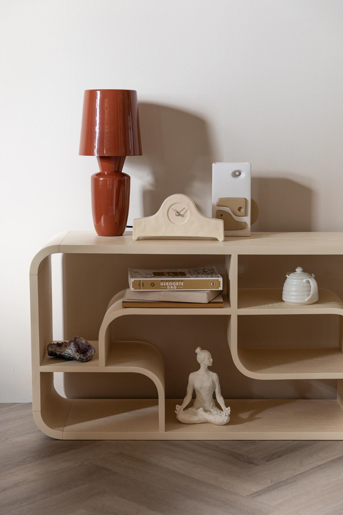 Tischlampe Classy in Rot präsentiert im Onlineshop von KAQTU Design AG. Tischleuchte ist von Zuiver