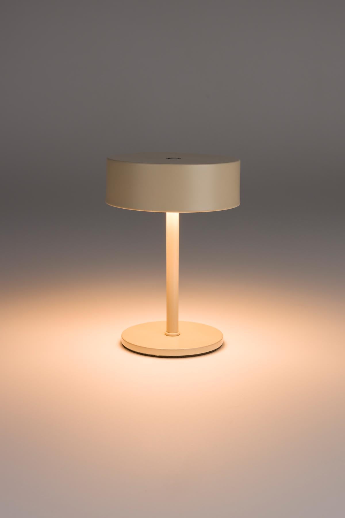 Kleine Tischleuchte Tischlampe Mini mit rundem flachem Schirm und quadratischer Eisenbasis