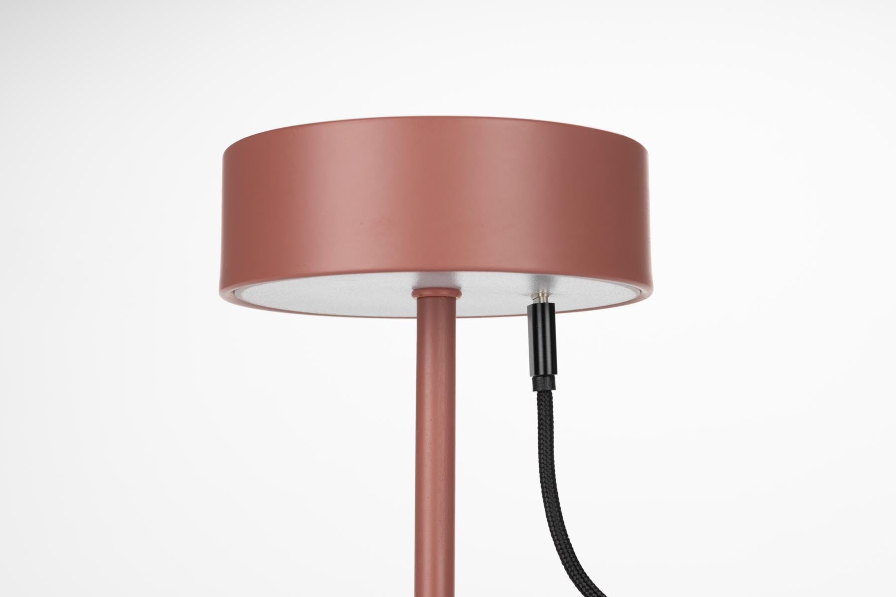 Tischlampe Mini in Rot präsentiert im Onlineshop von KAQTU Design AG. Tischleuchte ist von Zuiver