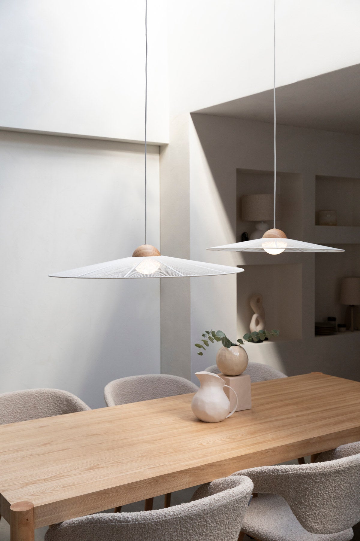 Pendellampe Belle S in beige präsentiert im Onlineshop von KAQTU Design AG. Pendelleuchte ist von Zuiver