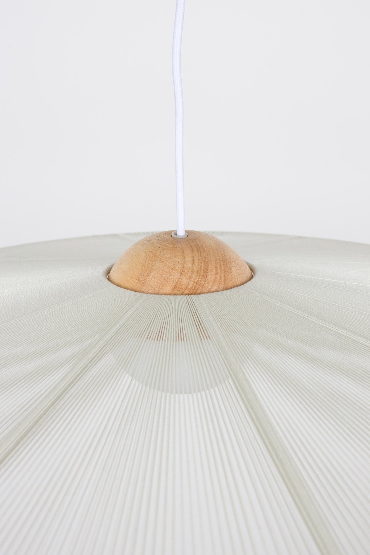 Pendellampe Belle S in beige präsentiert im Onlineshop von KAQTU Design AG. Pendelleuchte ist von Zuiver