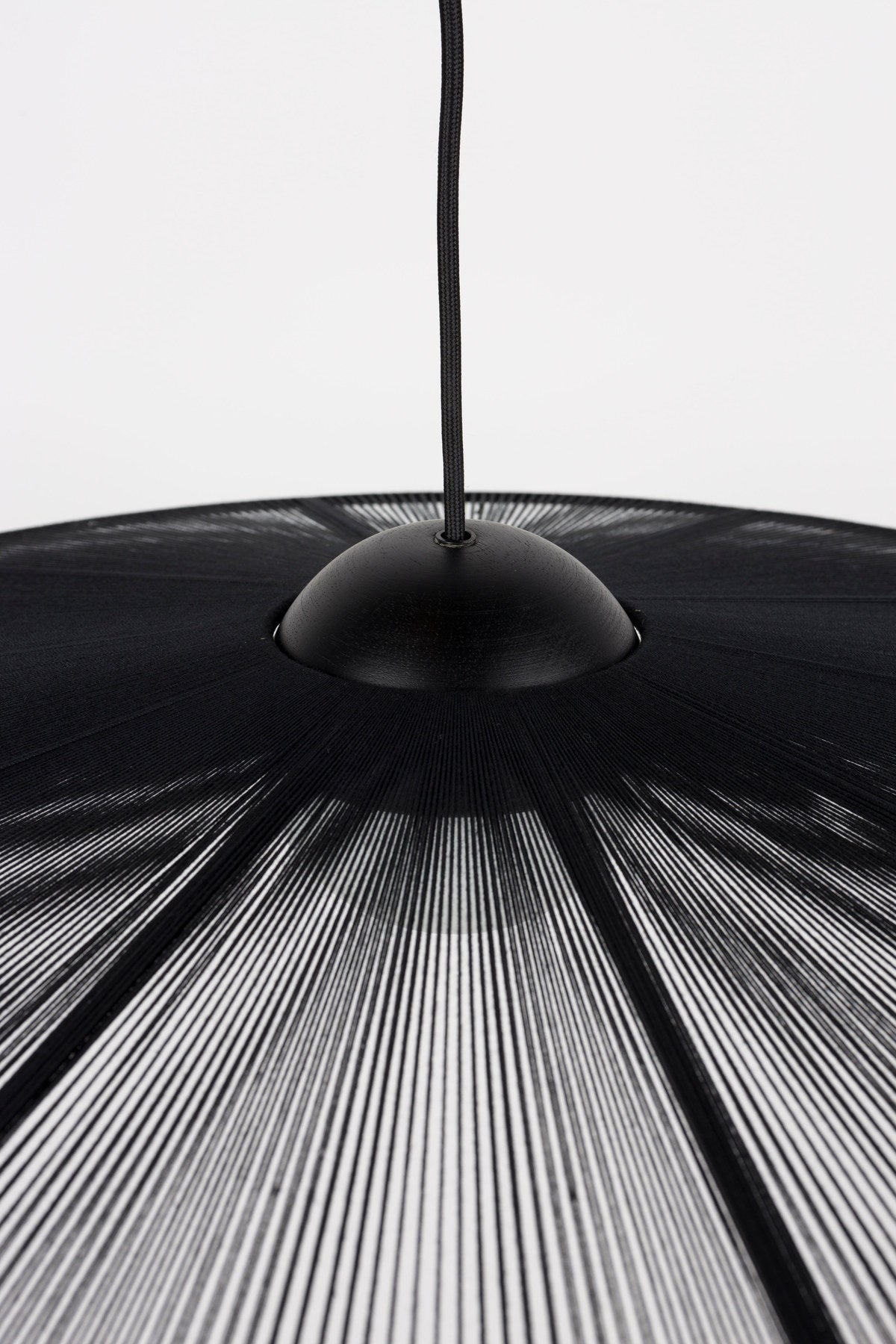 Pendellampe Belle S in Schwarz präsentiert im Onlineshop von KAQTU Design AG. Pendelleuchte ist von Zuiver