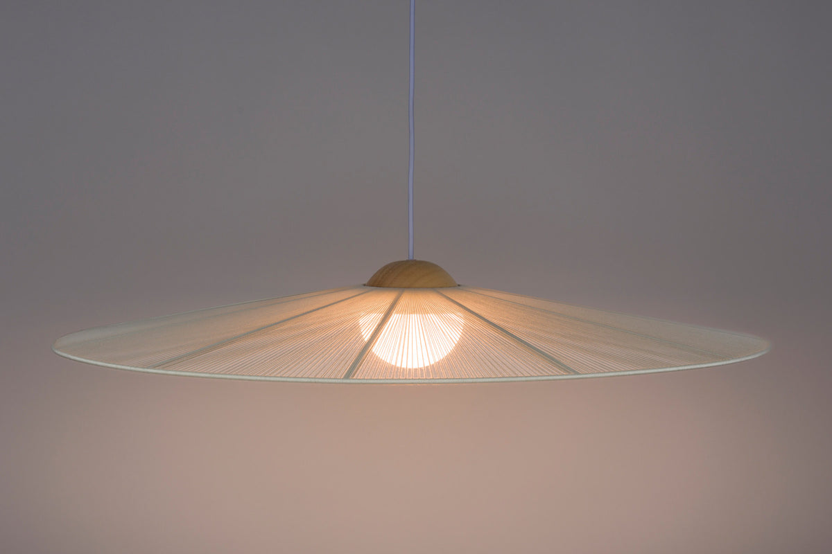 Pendellampe Belle L in beige präsentiert im Onlineshop von KAQTU Design AG. Pendelleuchte ist von Zuiver