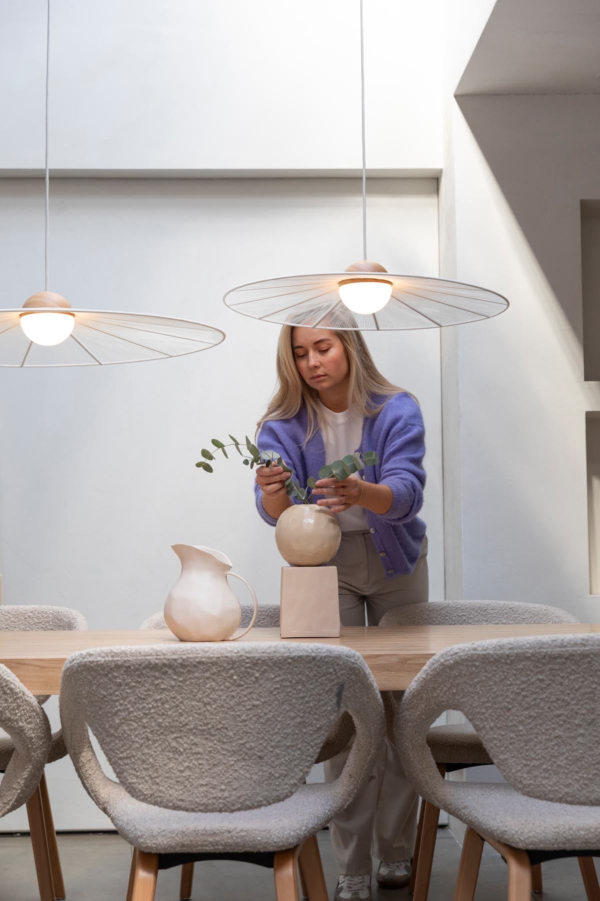 Pendellampe Belle L in beige präsentiert im Onlineshop von KAQTU Design AG. Pendelleuchte ist von Zuiver