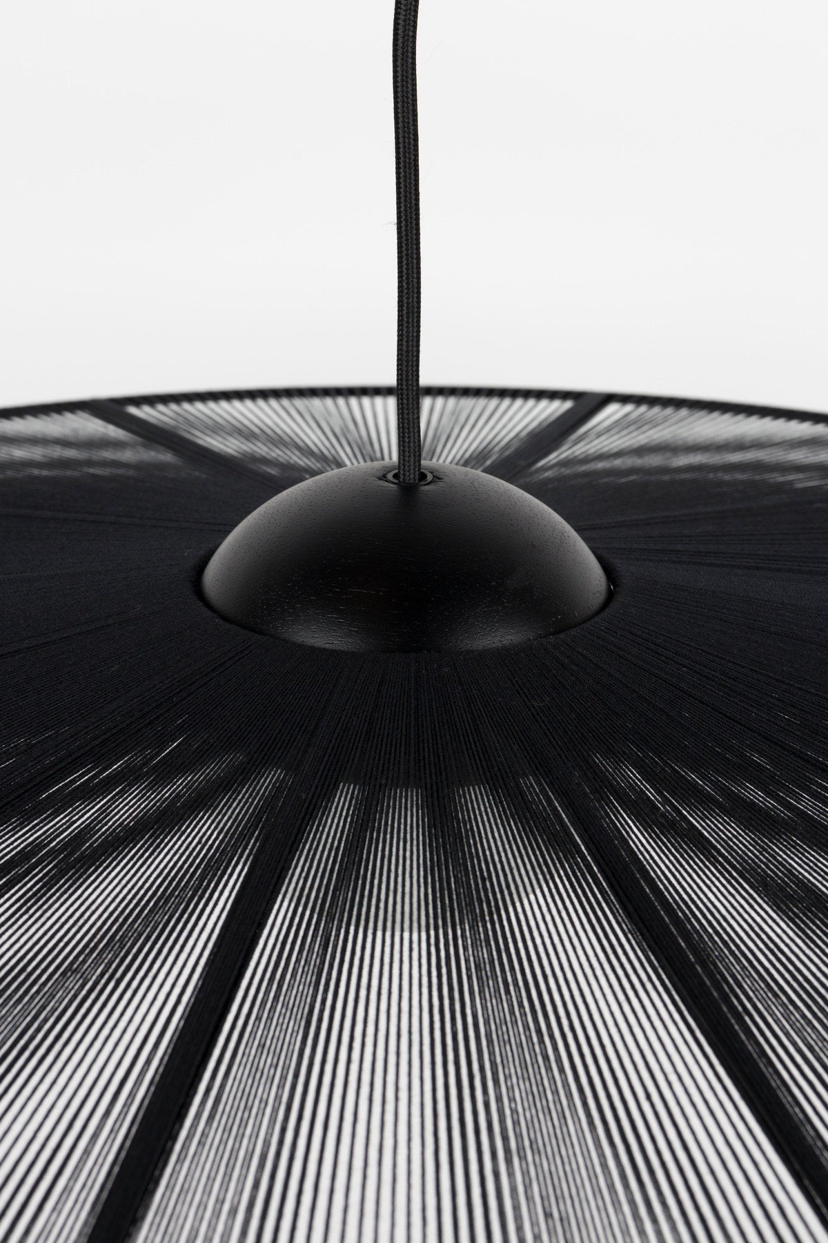 Pendellampe Belle L in Schwarz präsentiert im Onlineshop von KAQTU Design AG. Pendelleuchte ist von Zuiver
