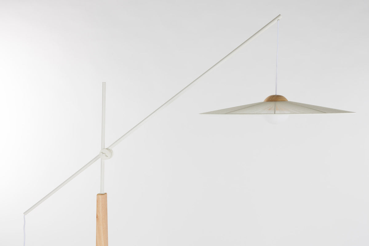 Stehlampe Belle in beige präsentiert im Onlineshop von KAQTU Design AG. Stehleuchte ist von Zuiver