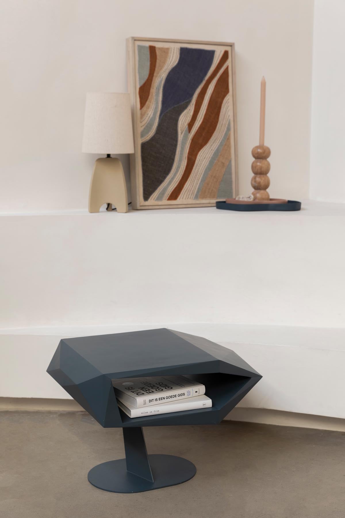 Beistelltisch North in Schwarz präsentiert im Onlineshop von KAQTU Design AG. Couchtisch ist von Zuiver