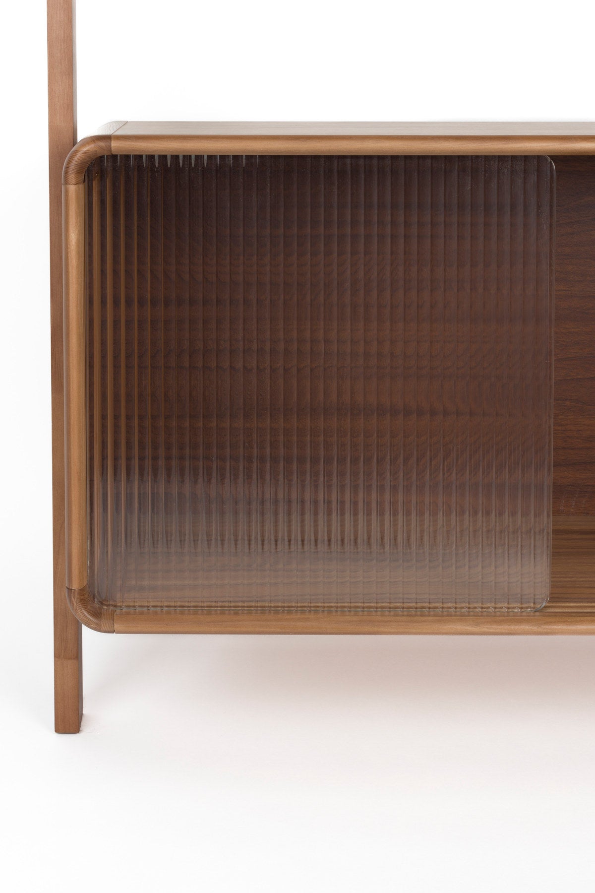 Regal Rise in Braun präsentiert im Onlineshop von KAQTU Design AG. Standregal ist von Zuiver