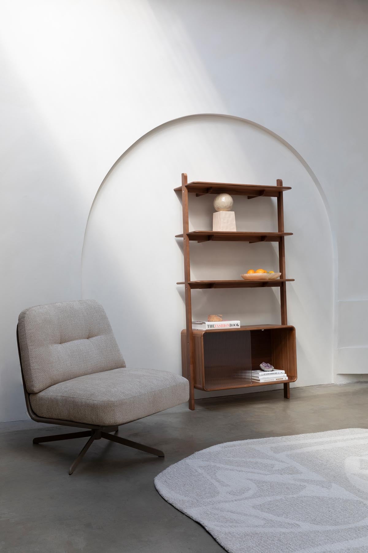Regal Rise in Braun präsentiert im Onlineshop von KAQTU Design AG. Standregal ist von Zuiver