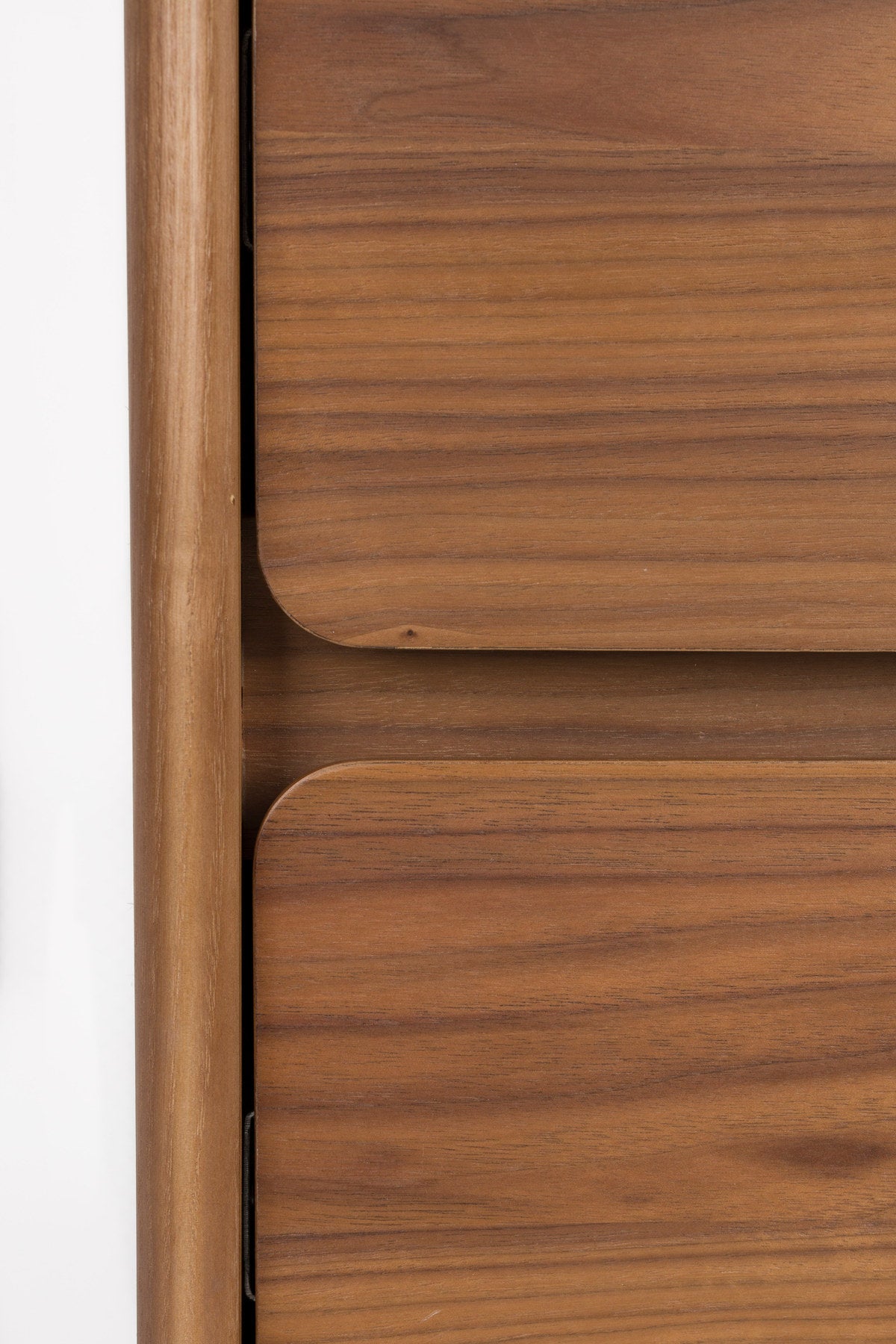 Cabinet Rise in Walnuss präsentiert im Onlineshop von KAQTU Design AG. Cabinet ist von Zuiver