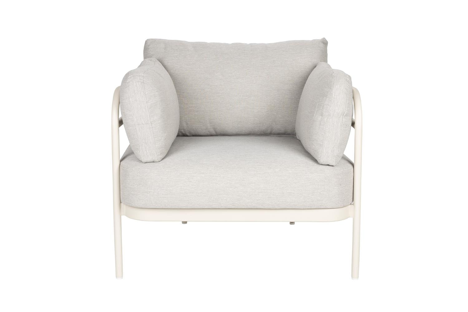 Das Zuiver Vista Outdoor Set kombiniert modernes Design mit Komfort für stilvolle Aussenbereiche.