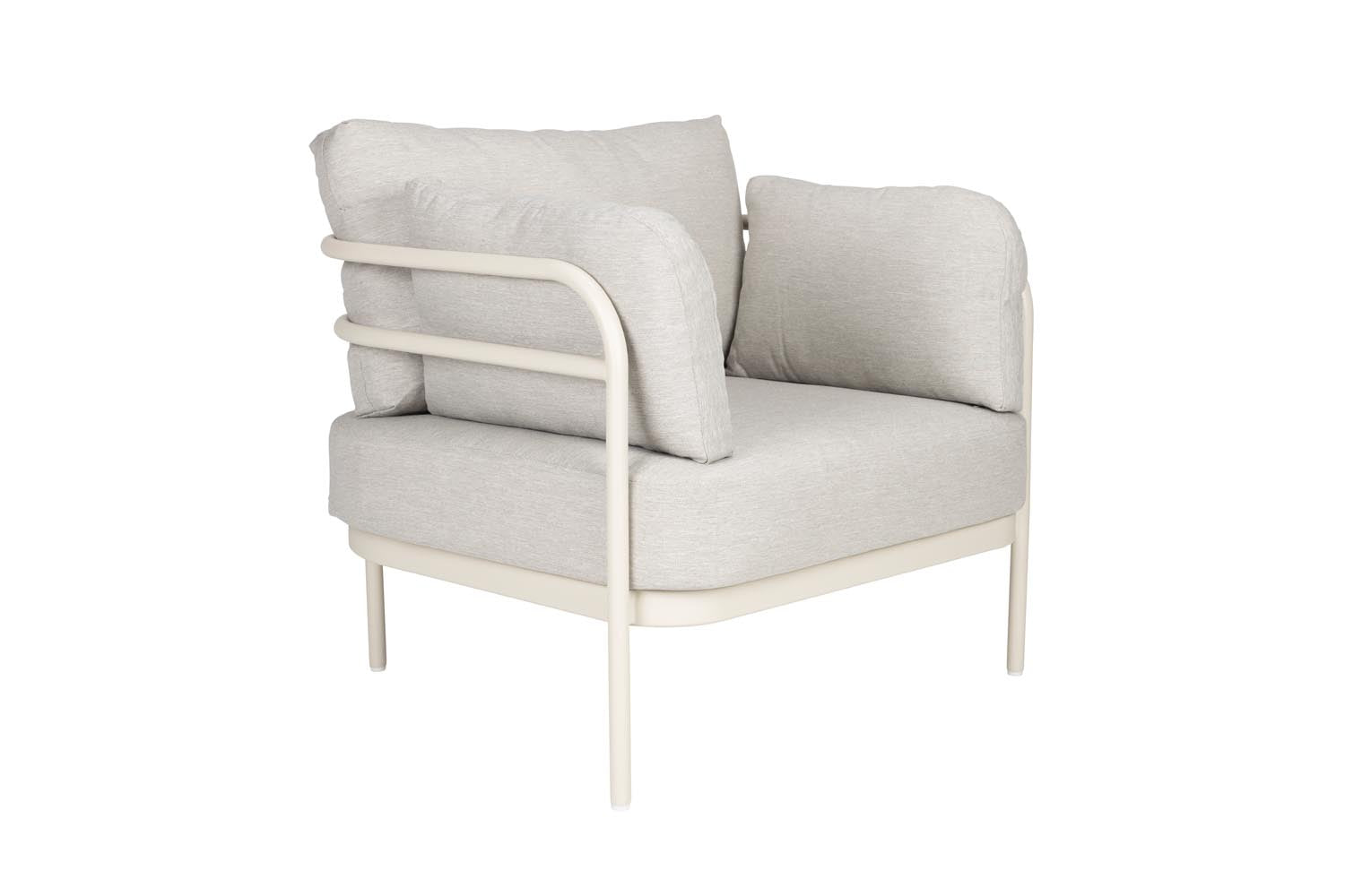 Gestalten Sie Ihre Terrasse mit dem Vista Outdoor Set von Zuiver. Modernes Design, langlebige Materialien und optimaler Komfort für entspannte Stunden im Freien.