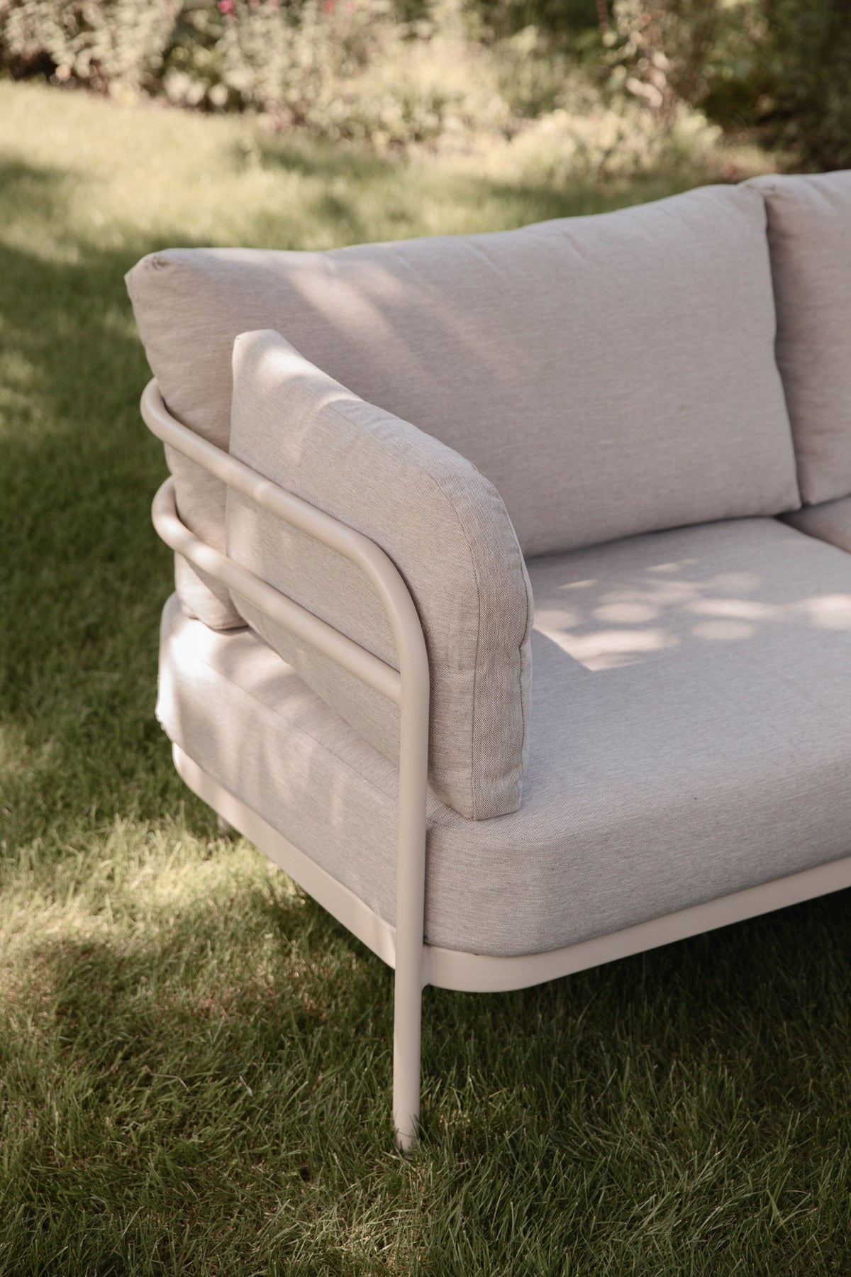 Vista Outdoor Set in beige präsentiert im Onlineshop von KAQTU Design AG. Loungeset ist von Zuiver