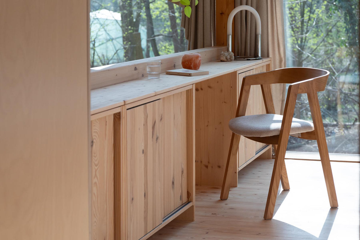 Stuhl Mads in Natur präsentiert im Onlineshop von KAQTU Design AG. Stuhl ist von Zuiver