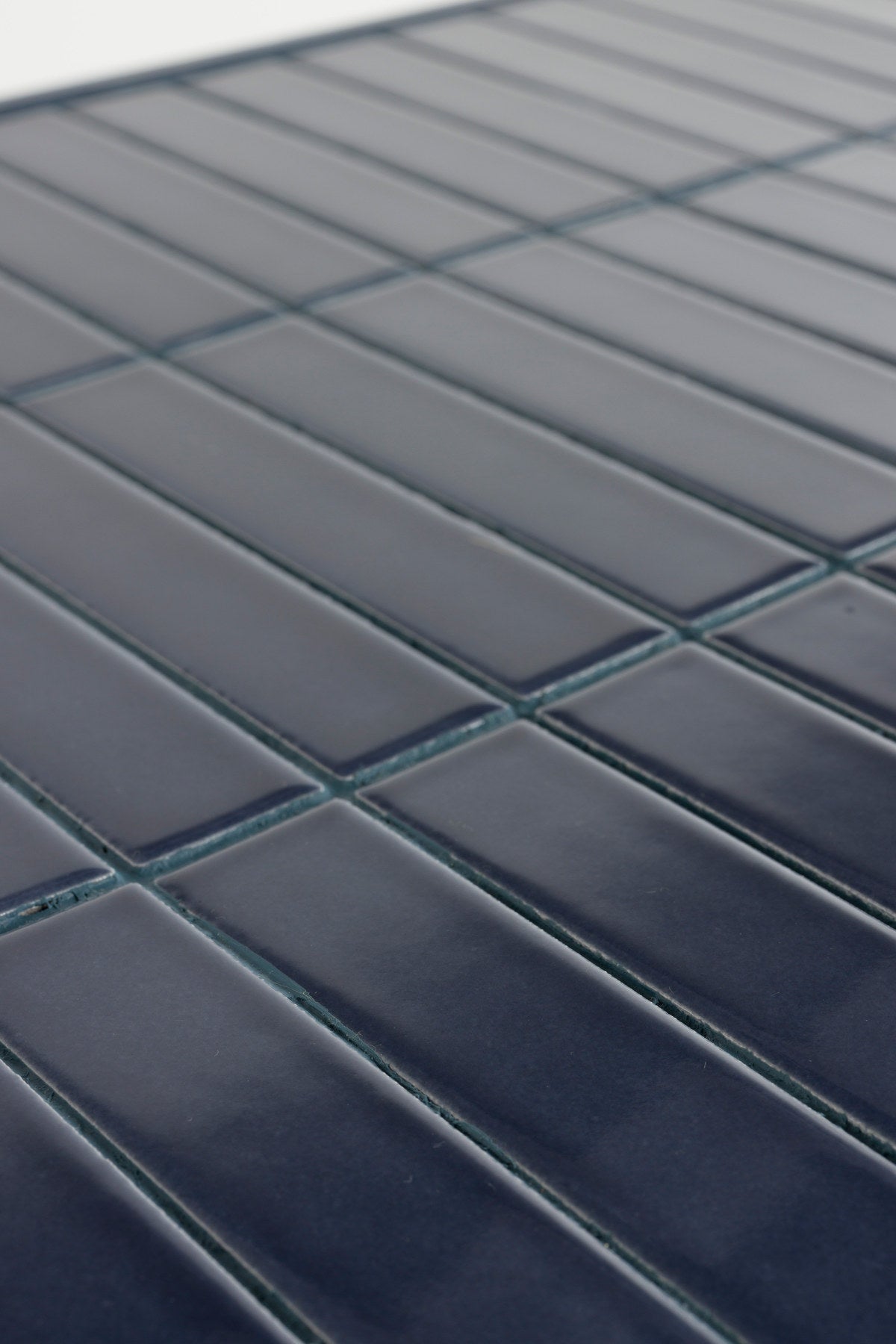 Sofatisch Tiles in blau präsentiert im Onlineshop von KAQTU Design AG. Couchtisch ist von Zuiver
