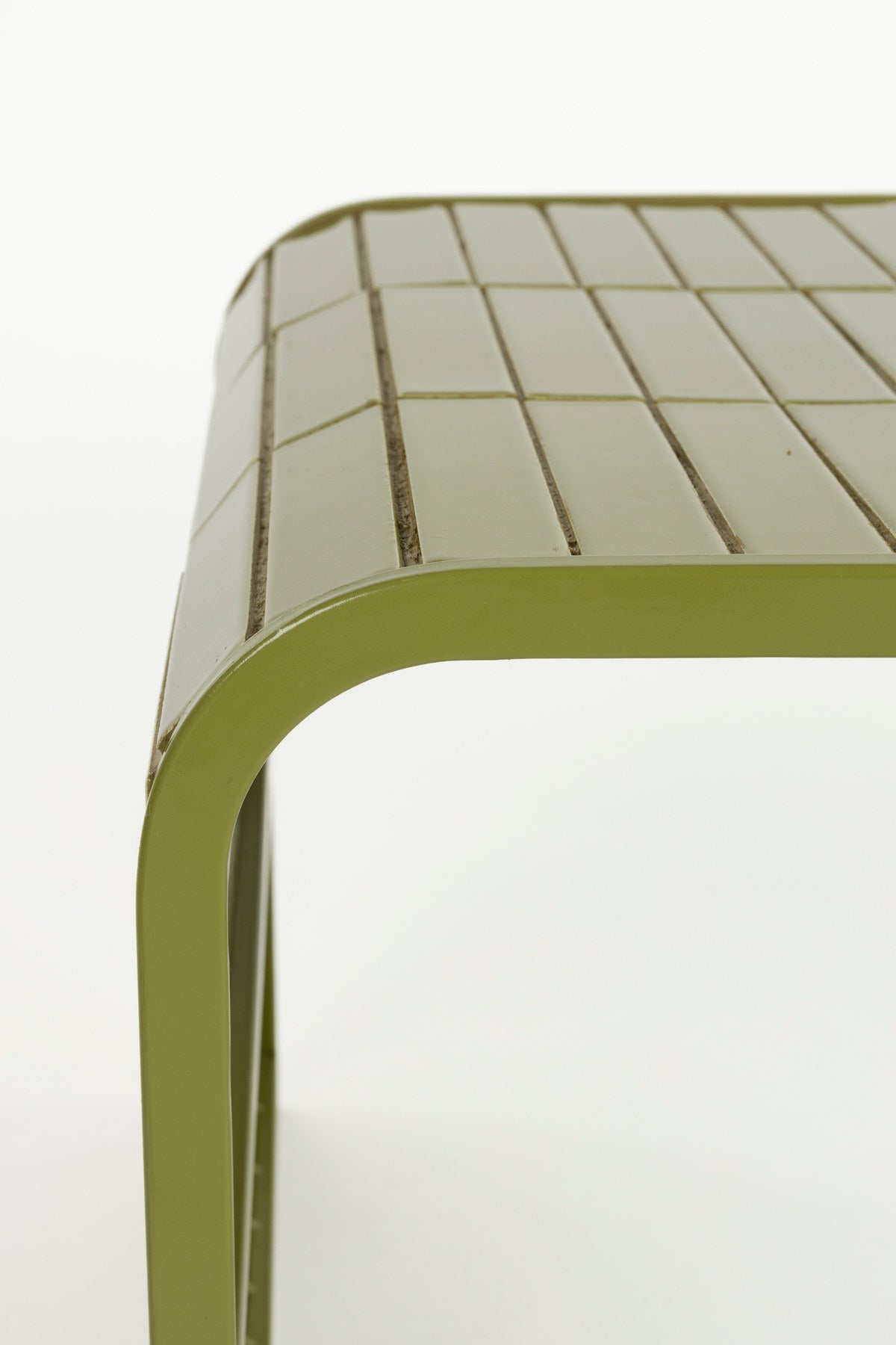 Sofatisch Tiles in Grün präsentiert im Onlineshop von KAQTU Design AG. Couchtisch ist von Zuiver