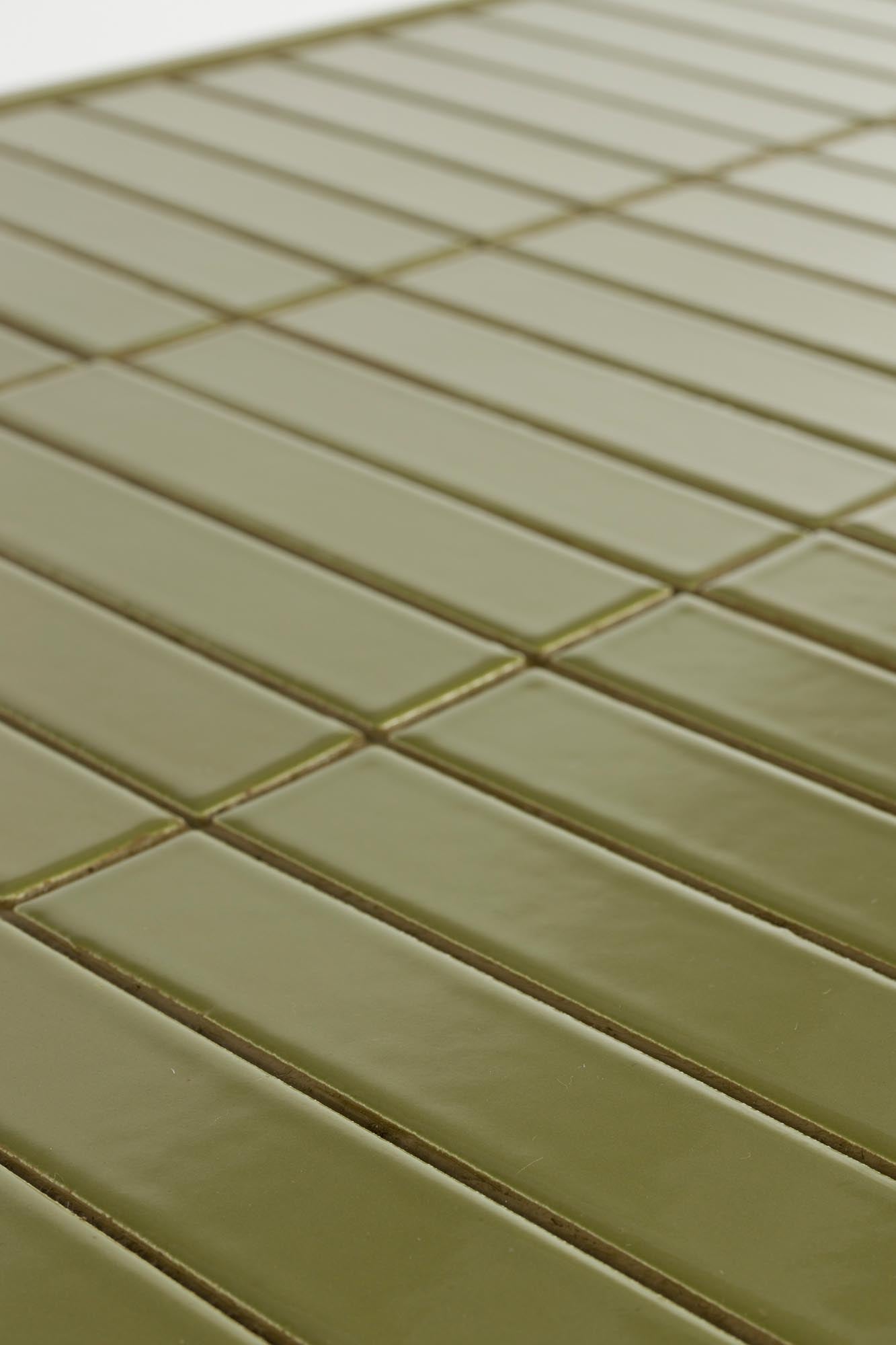 Der Sofatisch Tiles von Zuiver begeistert mit seinem einzigartigen Design und hochwertigen Materialien. Perfekt für stilvolle Wohnzimmer!