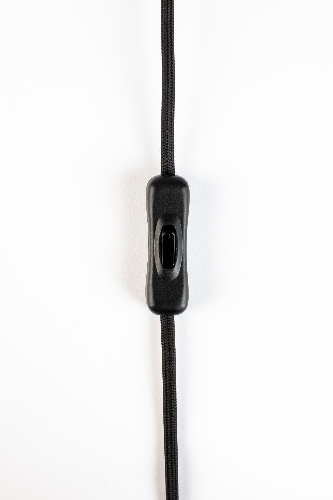 Entdecken Sie die vielseitige Schreibtischleuchte Reader Chrome von Zuiver – perfektes Licht für Arbeit und Entspannung in modernem Design.