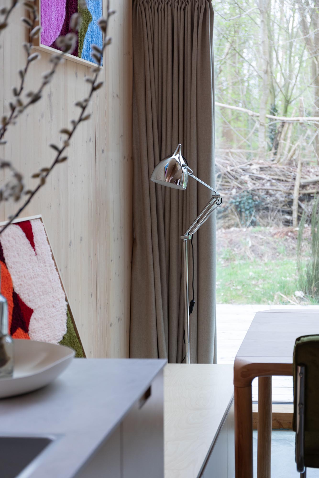 Erleben Sie die Reader Chrome Stehleuchte von Zuiver – eine stilvolle, funktionale Lampe mit flexiblem Licht, ideal für jedes moderne Zuhause.