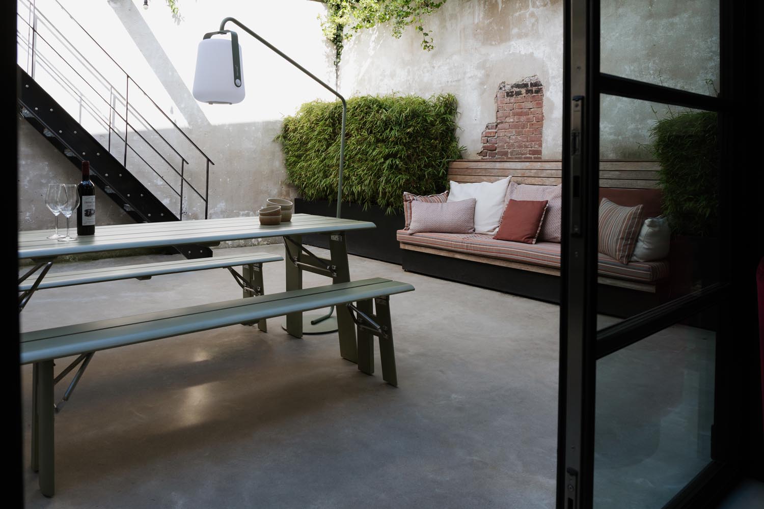 Genießen Sie sonnige Tage mit dem Gartentisch Avenue Desert Sage von Zuiver – ausziehbar, wetterfest und mit elegantem Design für jeden Garten!