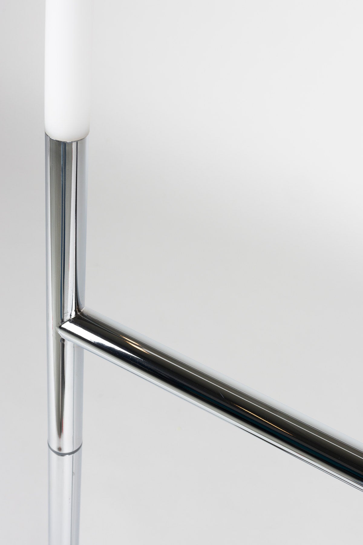Stehleuchte Arch in Silber präsentiert im Onlineshop von KAQTU Design AG. Stehleuchte ist von Zuiver