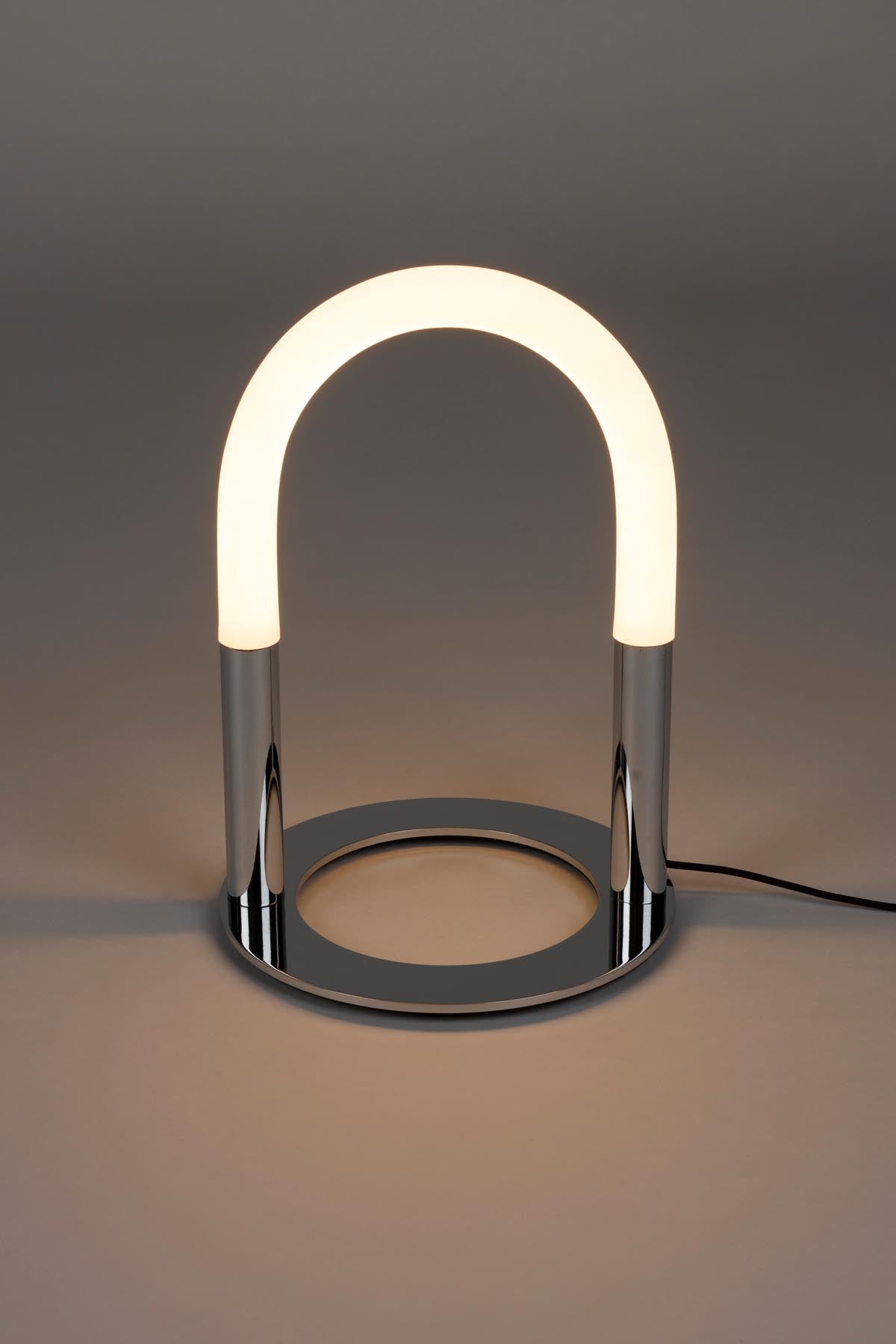 Stehleuchte Arch in Silber präsentiert im Onlineshop von KAQTU Design AG. Stehleuchte ist von Zuiver