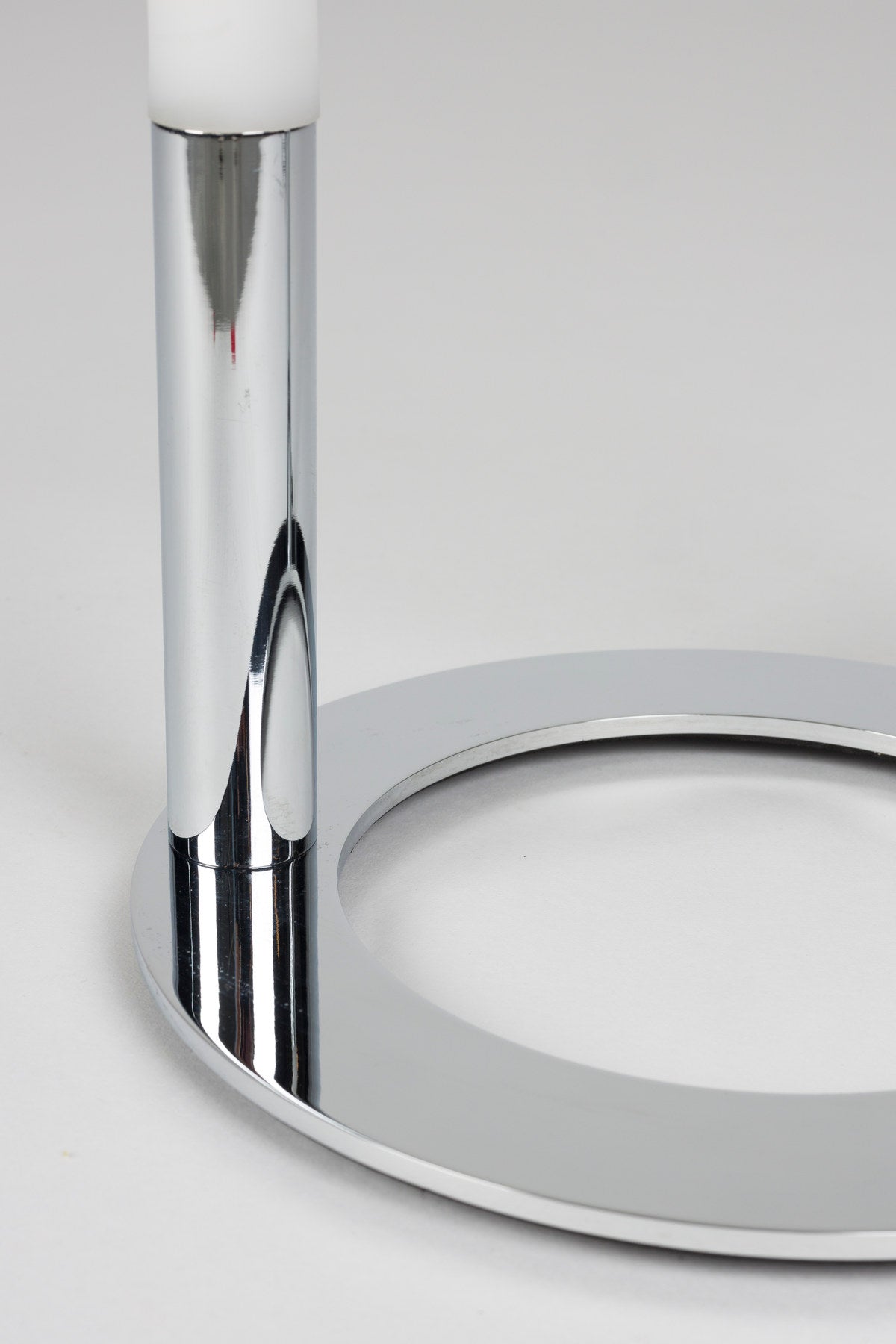 Stehleuchte Arch in Silber präsentiert im Onlineshop von KAQTU Design AG. Stehleuchte ist von Zuiver