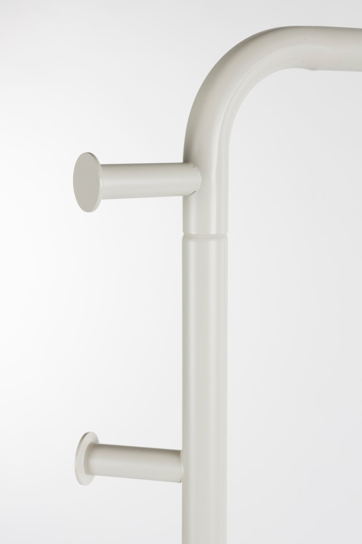 Standspiegel Vero Beige in beige präsentiert im Onlineshop von KAQTU Design AG. Tischspiegel ist von Zuiver