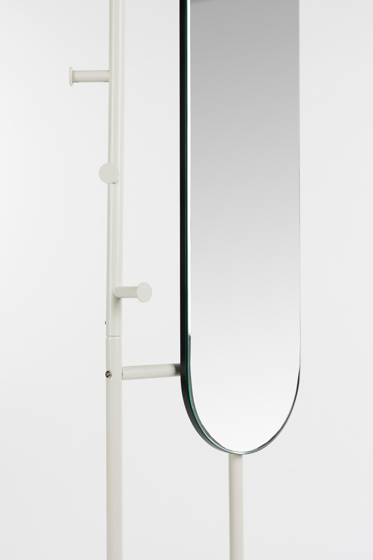 Standspiegel Vero Beige in beige präsentiert im Onlineshop von KAQTU Design AG. Tischspiegel ist von Zuiver