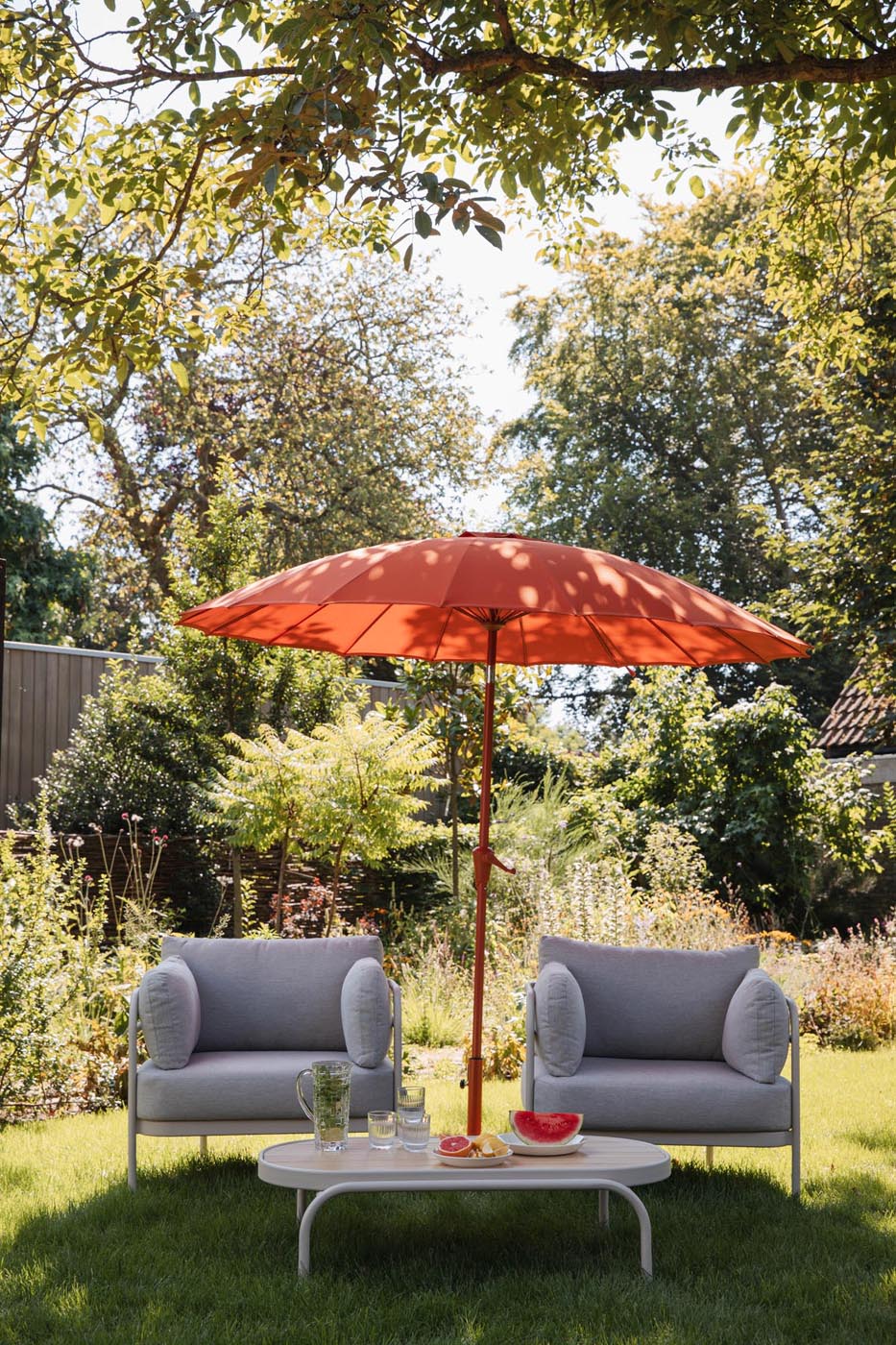 Genießen Sie stilvollen Sonnenschutz mit dem Sunbrella Sunshine Set Marsala von Zuiver – robust, elegant und ideal für entspannte Tage im Freien.