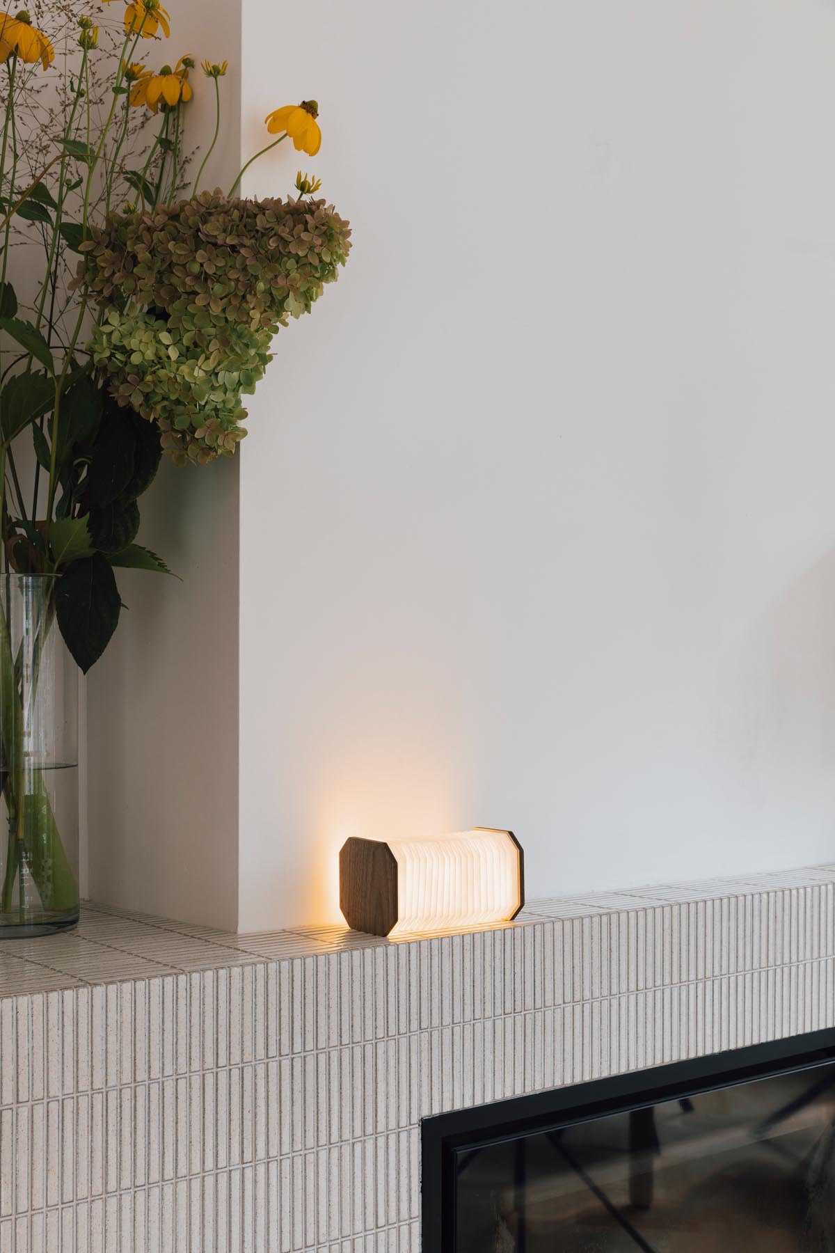 Tischlampe Cake in Braun präsentiert im Onlineshop von KAQTU Design AG. Tischleuchte ist von Zuiver