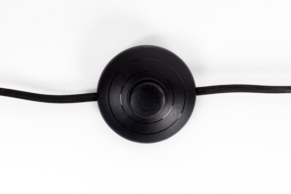 Stehleuchte Tripod in Rot präsentiert im Onlineshop von KAQTU Design AG. Stehleuchte ist von Zuiver